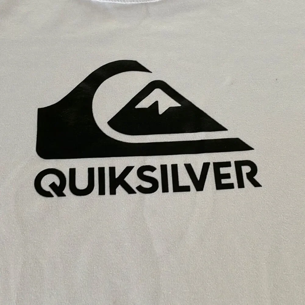 NWOT Quiksilver White w/Black Logo Short Sleeve UPF 50 Dry Fit Loose Surf Tee/Ra